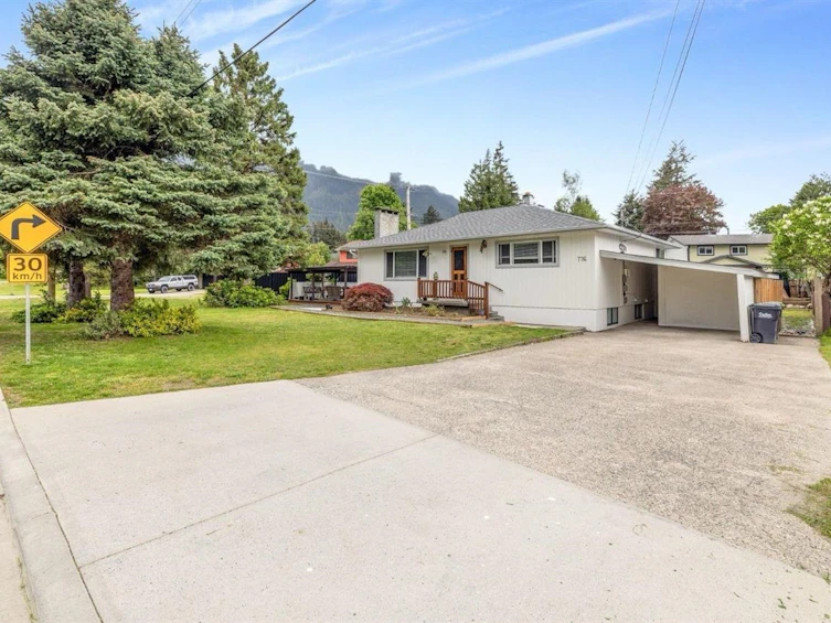776 7th Avenue, Hope, BC, V0X 1L4