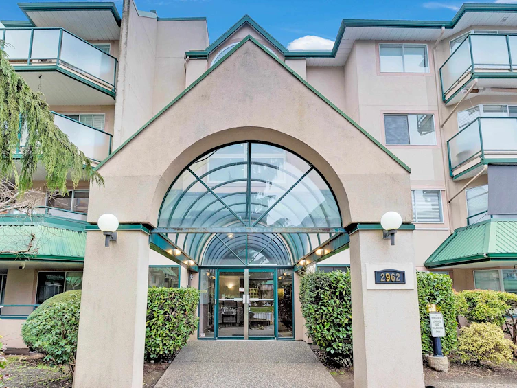 216-2962 Trethewey Street, Abbotsford, BC, V2T 4M3