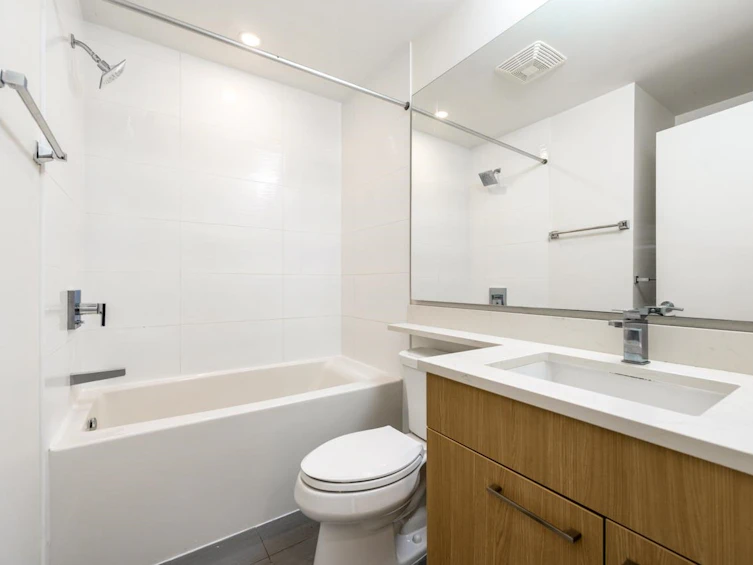 215-5460 Broadway, Burnaby, BC, V5B 0B4 - 14