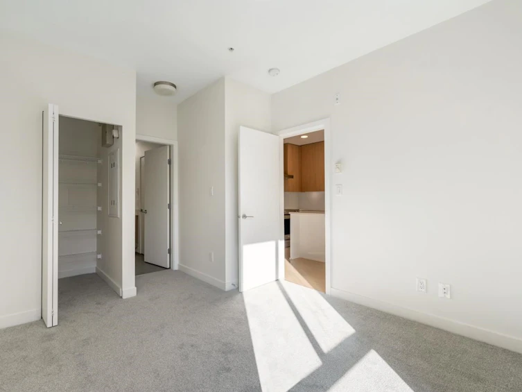 215-5460 Broadway, Burnaby, BC, V5B 0B4 - 13
