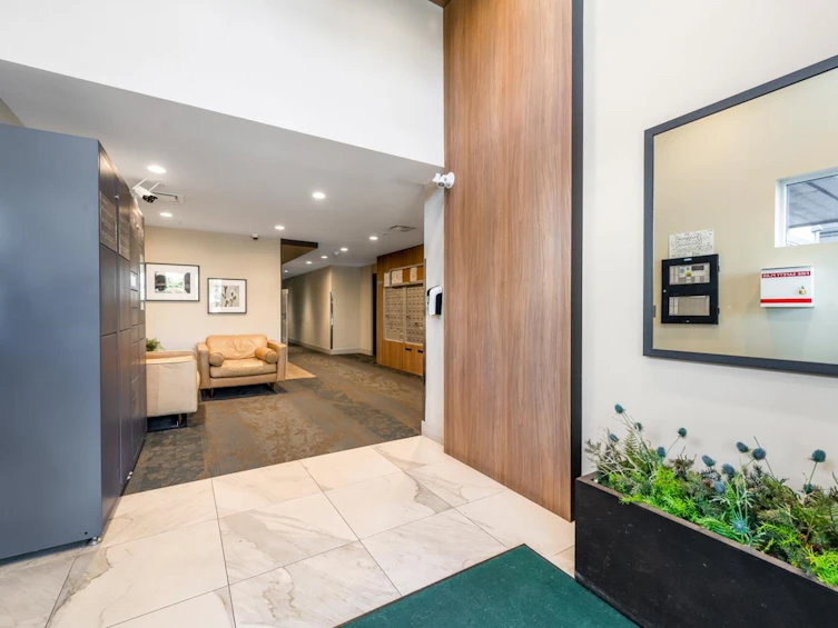 215-5460 Broadway, Burnaby, BC, V5B 0B4 - 23