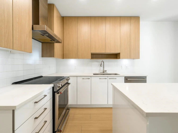 215-5460 Broadway, Burnaby, BC, V5B 0B4 - 3