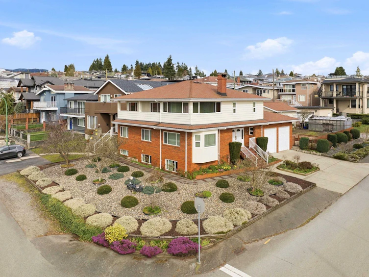 5111 Pandora Street, Burnaby, BC, V5B 1L7 - 2