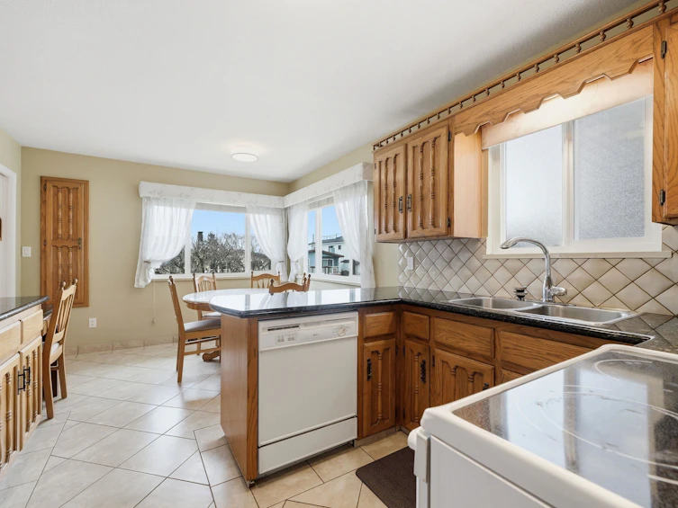 5111 Pandora Street, Burnaby, BC, V5B 1L7 - 12
