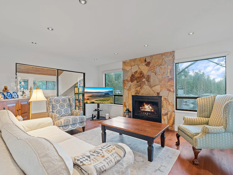 5312 Marine Drive, West Vancouver, BC, V7W 2P8 - 5