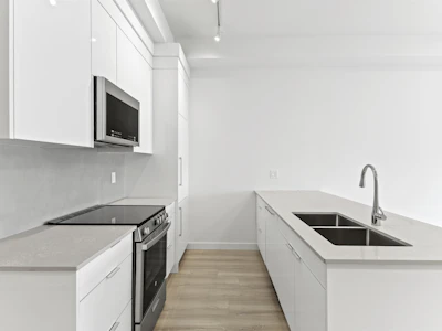 510-11913 Burnett Street - 5
