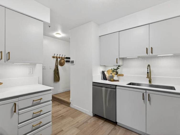 101-1689 E 4th Avenue, Vancouver, BC, V5N 1J7 - 2