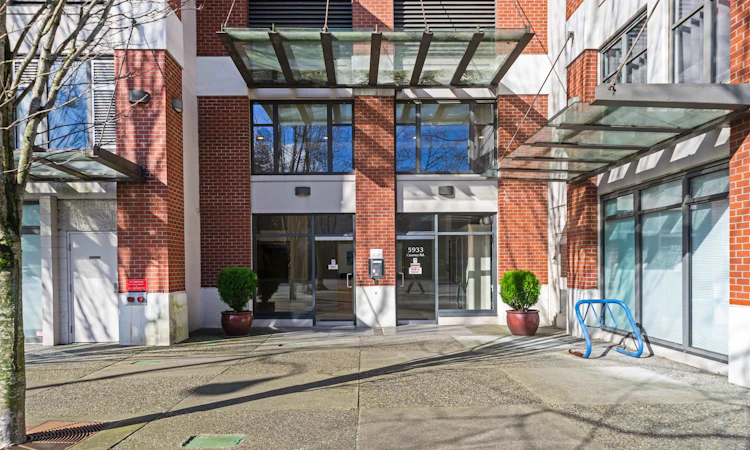 1001-5933 Cooney Road