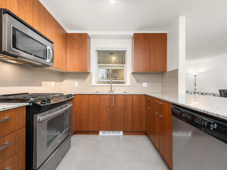 211-5775 Irmin Street, Burnaby, BC, V5J 0C3 - 4