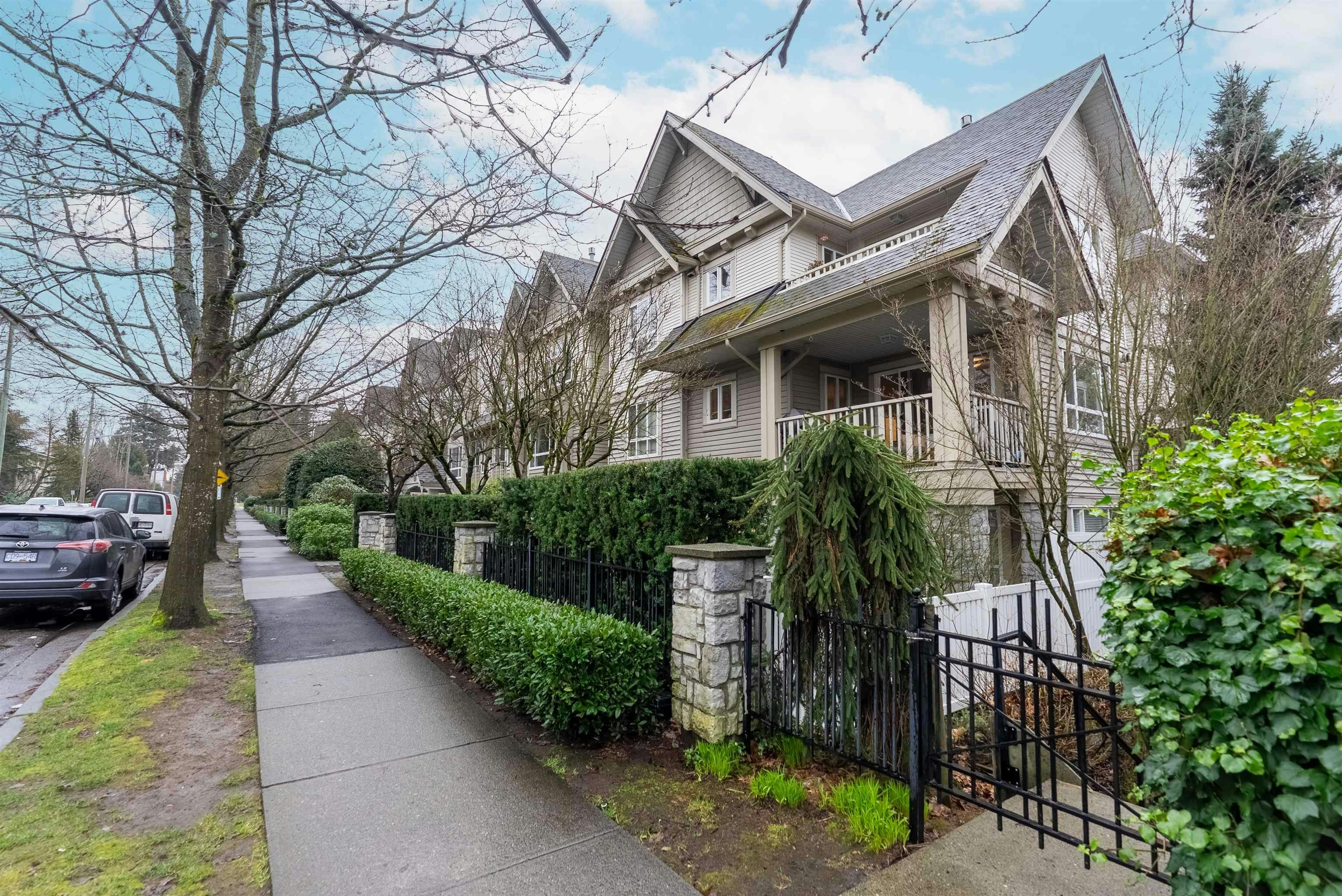302-333 E 1st Street, North Vancouver, BC, V7L 4W9