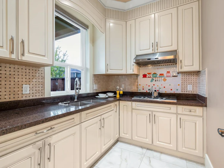 6331 Bellflower Drive, Richmond, BC, V7C 2H7 - 11