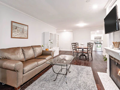 305-2925 Glen Drive - 4