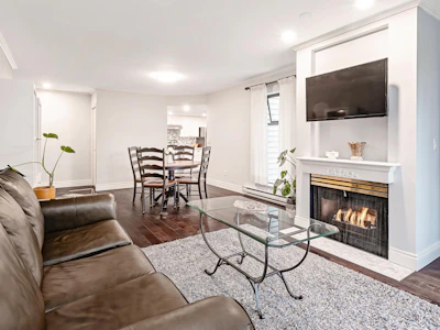 305-2925 Glen Drive - 5