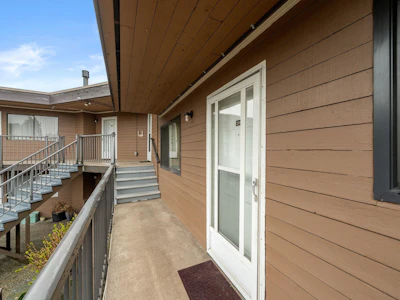 204-3136 Kingsway - 4