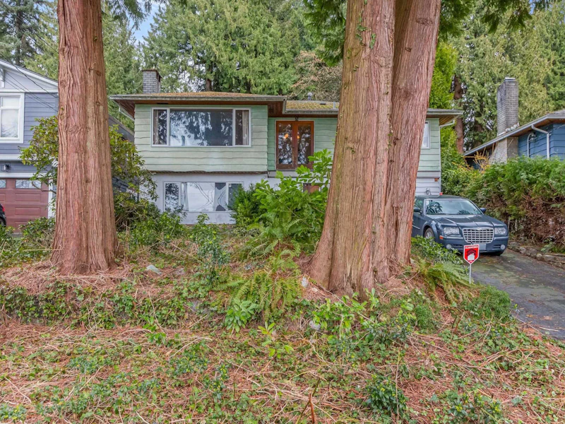 1928 Ridgeway Avenue, North Vancouver BC V7L 3S7