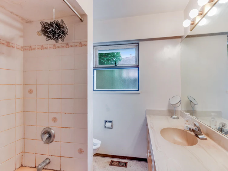 1928 Ridgeway Avenue, North Vancouver, BC, V7L 3S7 - 10