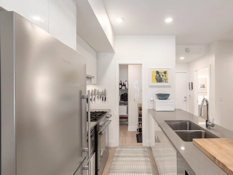 305-2666 Duke Street, Vancouver, BC, V5R 4S9 - 4