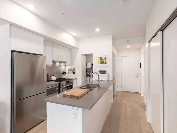 305-2666 Duke Street, Vancouver, BC, V5R 4S9 - 3
