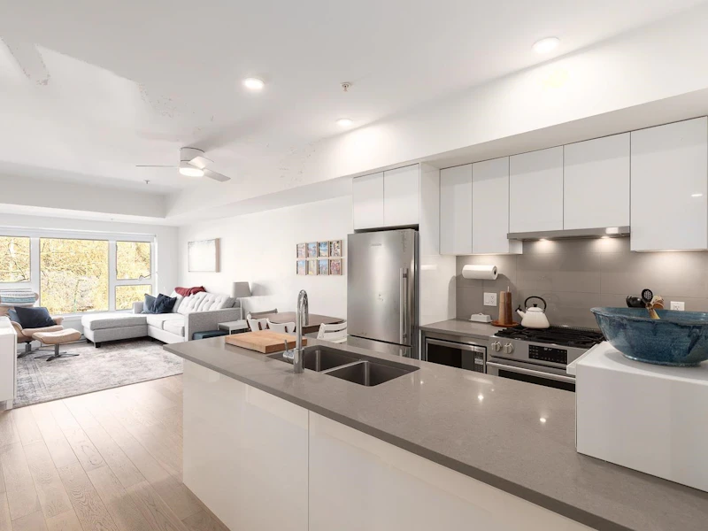 305 - 2666 Duke Street, Vancouver BC