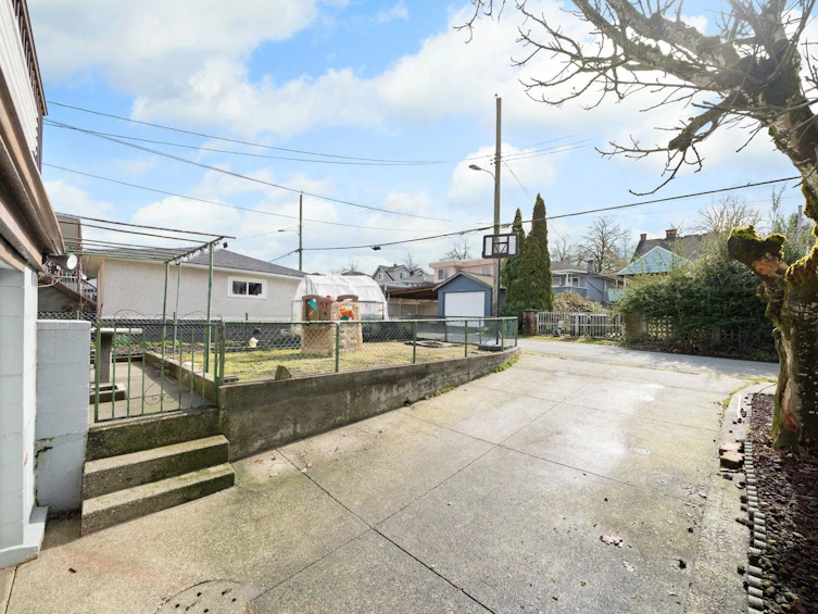 2540 E 24th Avenue, Vancouver, BC, V5R 1C9 - 31