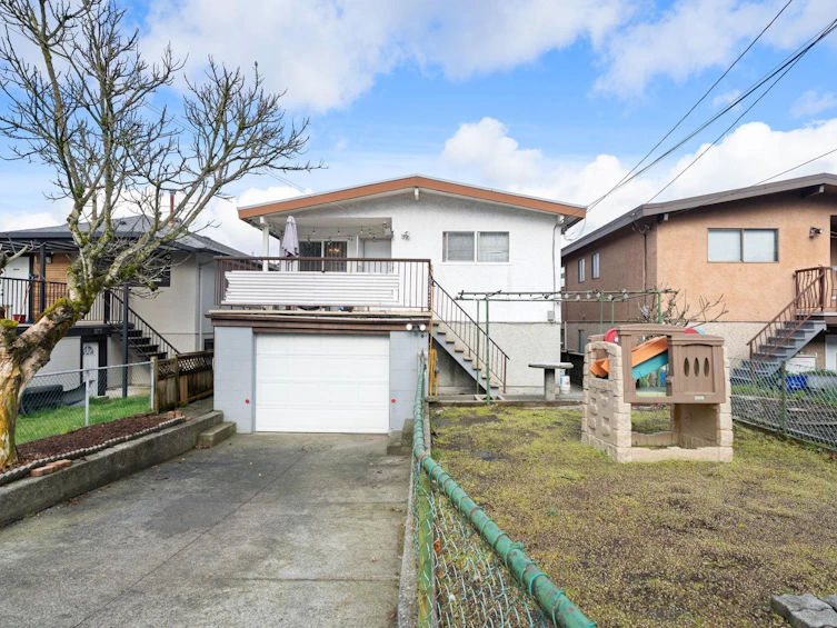 2540 E 24th Avenue, Vancouver, BC, V5R 1C9 - 37