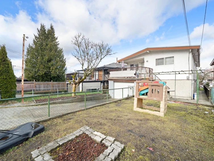 2540 E 24th Avenue, Vancouver, BC, V5R 1C9 - 36