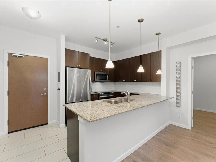 101-275 Ross Drive, New Westminster, BC, V3L 0B6 - 7
