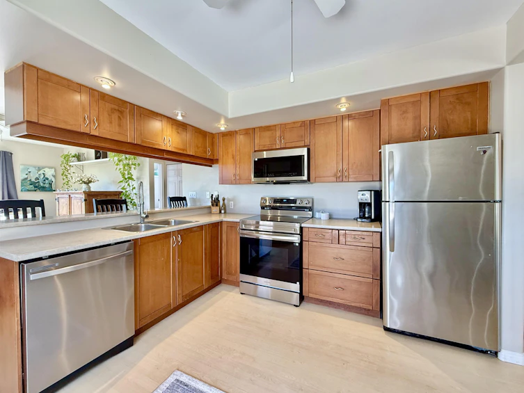 702 Gibsons Way, Gibsons, BC, V0N 1V9 - 7