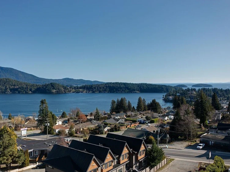 702 Gibsons Way, Gibsons, BC, V0N 1V9 - 36