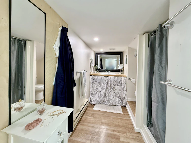 702 Gibsons Way, Gibsons, BC, V0N 1V9 - 21