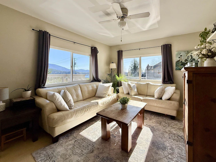 702 Gibsons Way, Gibsons, BC, V0N 1V9 - 5