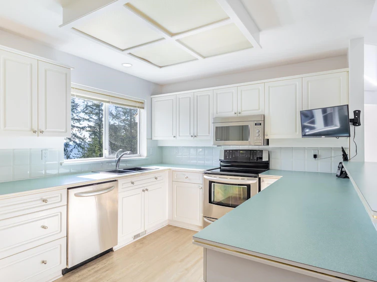 9219 Regal Road, Halfmoon Bay, BC, V0N 1Y2 - 12