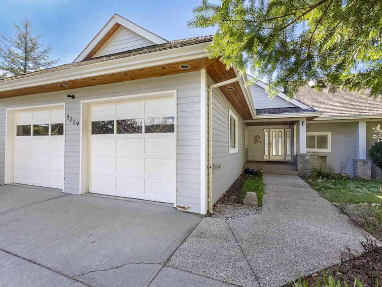 9219 Regal Road, Halfmoon Bay, BC, V0N 1Y2 - 4