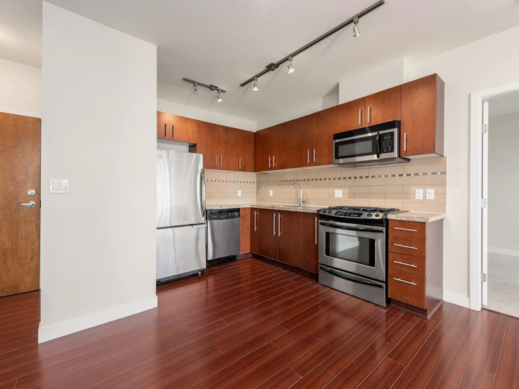 1007-8280 Lansdowne Road, Richmond, BC, V6X 0B2 - 6