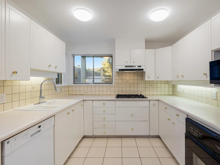 2723 W 1st Avenue, Vancouver, BC, V6K 1H2 - 28