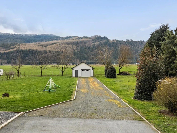 49176 Prairie Central Road, Chilliwack, BC, V2P 6H3 - 36