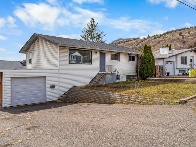 777 Huntington Drive, Kamloops, BC, V2B 6G3 - 2