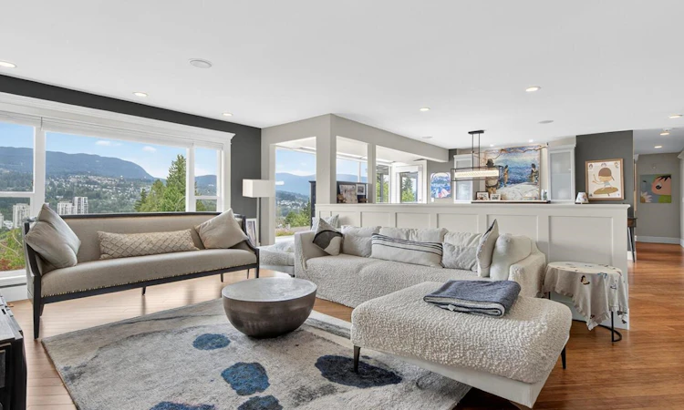 1052 Corona Crescent