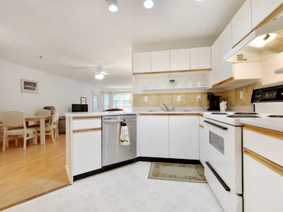 207-5955 177b Street - 5