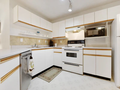 207-5955 177b Street - 4