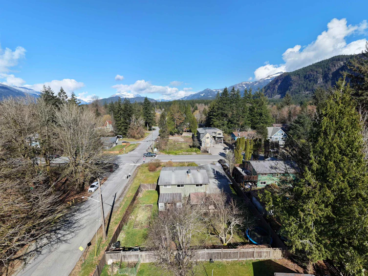 1336 Judd Road, Squamish, BC, V0N 1H0 - 3