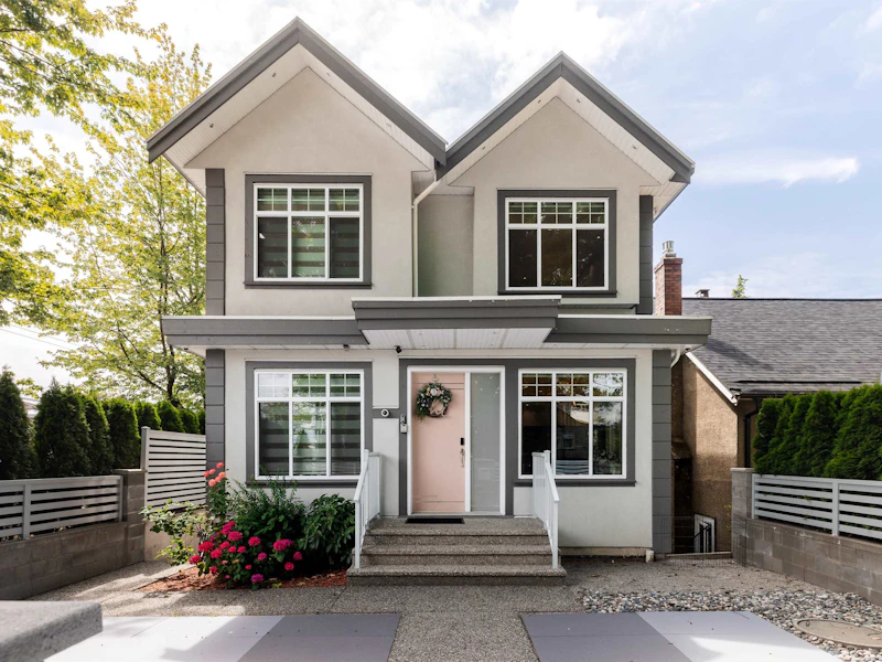 2388 E 2nd Avenue, Vancouver BC V5N 1G3