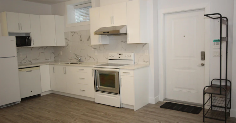 6089 Elgin Avenue, Burnaby, BC, V5H 3S3 - 3