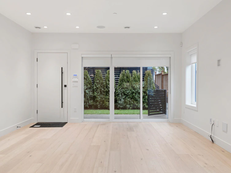 1-2539 Grant Street, Vancouver, BC, V5K 3G6 - 3