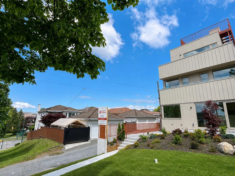 2-2915 E 5th Avenue, Vancouver, BC, V5M 1N6