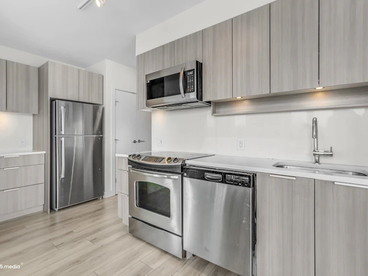 2903-13308 Central Avenue, Surrey, BC, V3T 0M4 - 11