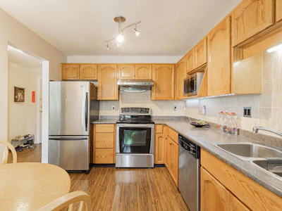 252-8600 Lansdowne Road - 5