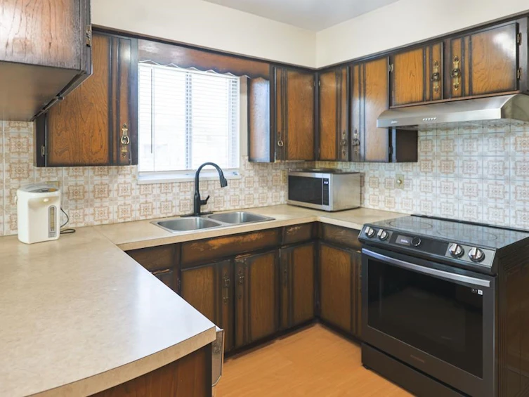 5730 Quebec Street, Vancouver, BC, V5W 3X3 - 4