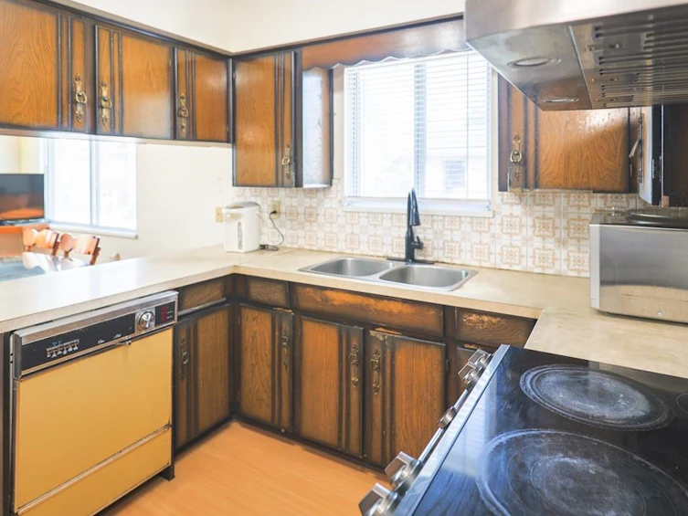 5730 Quebec Street, Vancouver, BC, V5W 3X3 - 5
