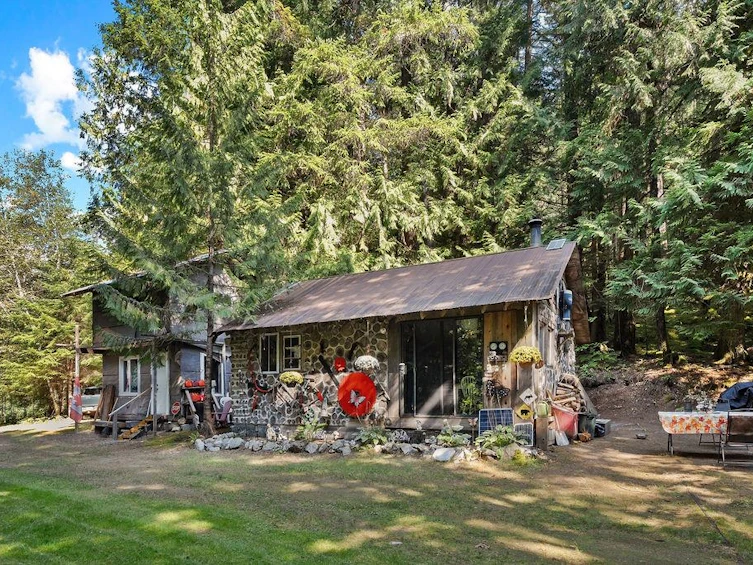 2045 N Rustad Road, Squamish, BC, V0N 3G0 - 5